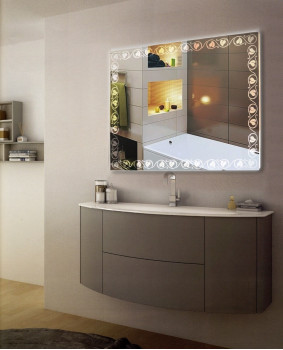 Зеркало в ванную комнату с подсветкой светодиодной лентой Наоми